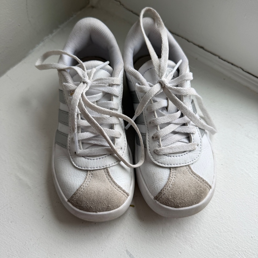 Adidas Kids White Leather Sneakers Suede Toe 3 Stripe Size 11.5